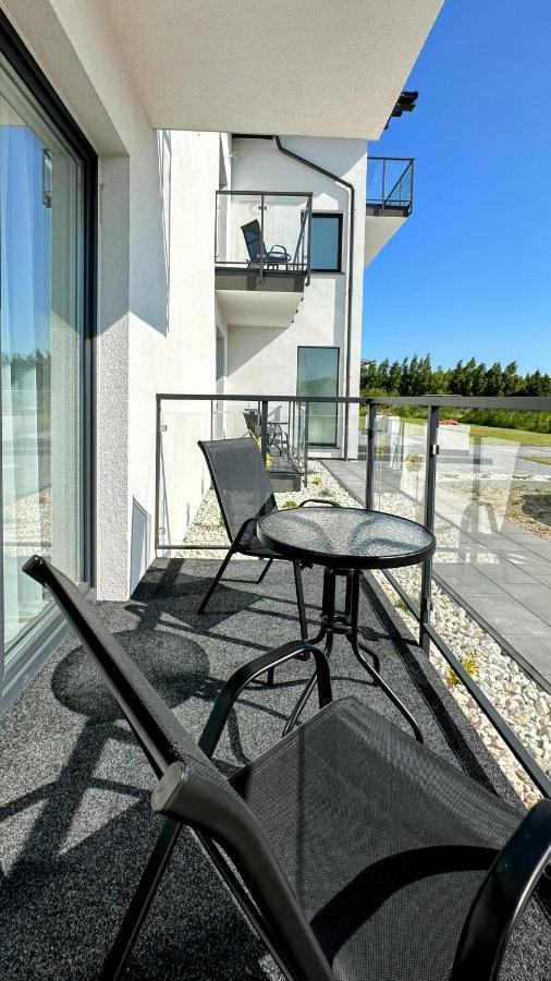 Hotel Bursztynowa Rosa & Wypozyczalnia Rowerow Elektrycznych Leba Exterior foto